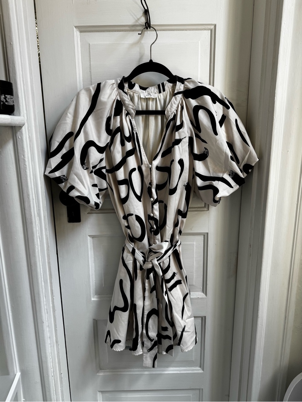 entro Black & White Abstract Tie-Waist romper